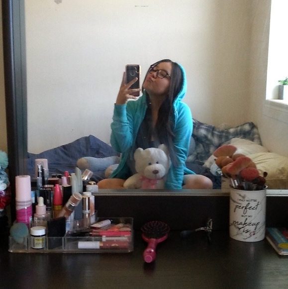 Meet your Posher, Faith - Picture 1 of 1